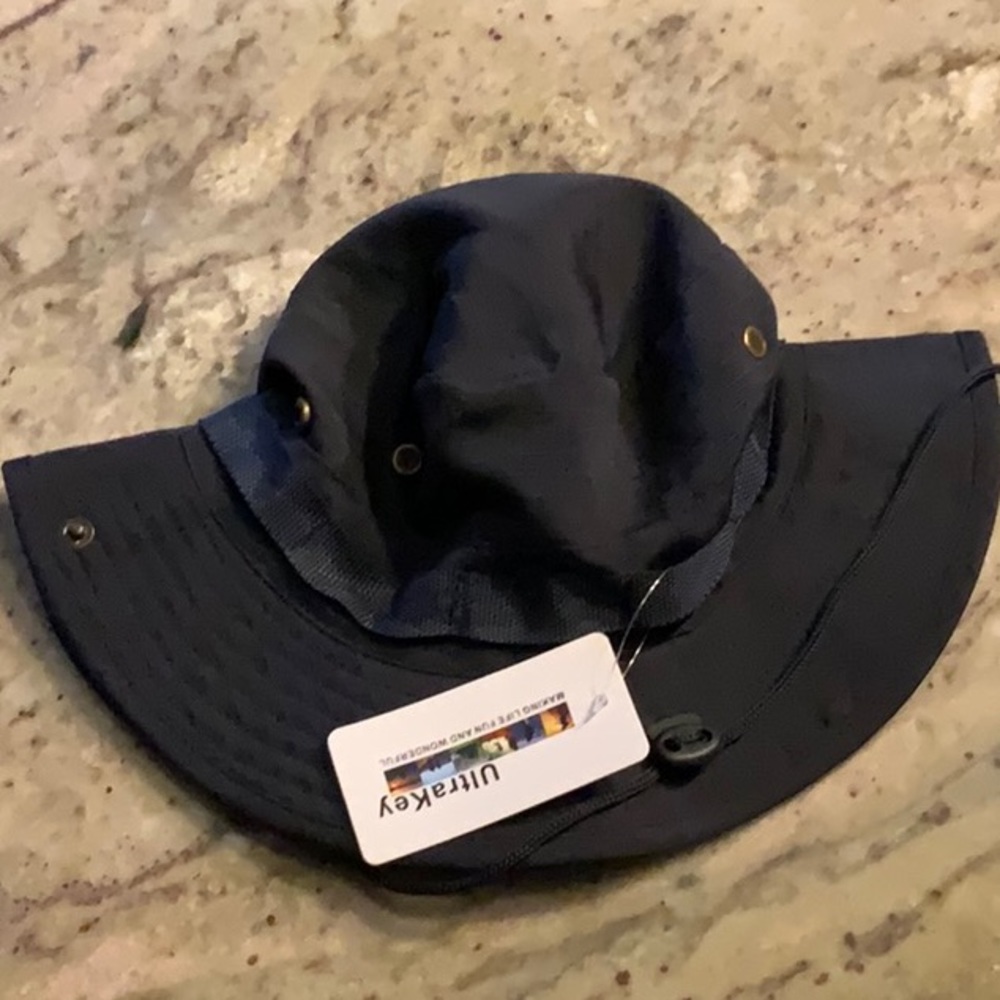 UltraKey navy bucket hat-NWT large